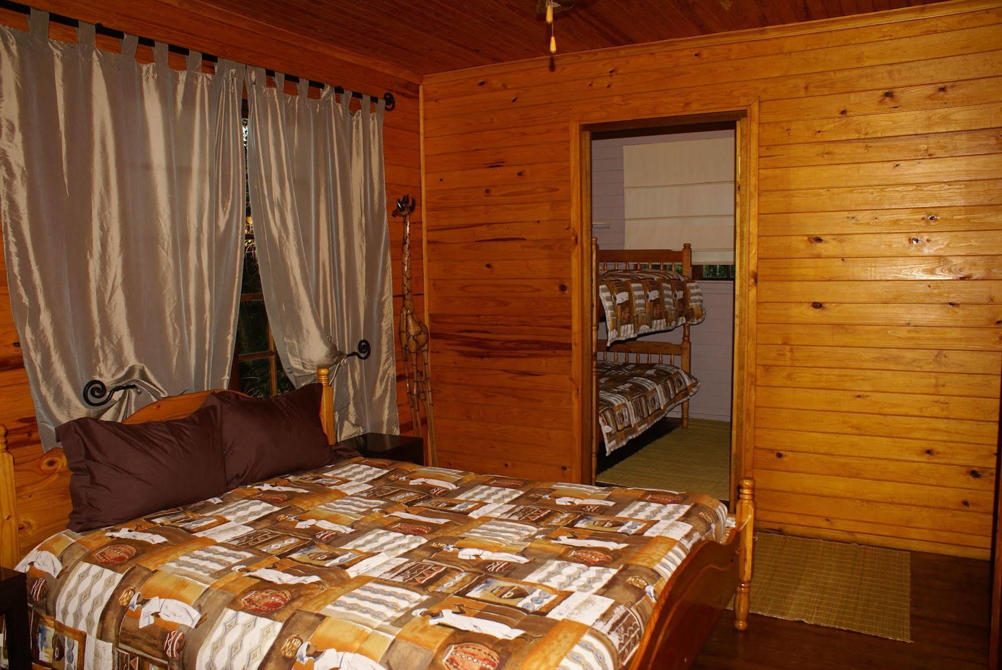 Isinkwe Backpackers Bushcamp Hotell Hluhluwe Exteriör bild