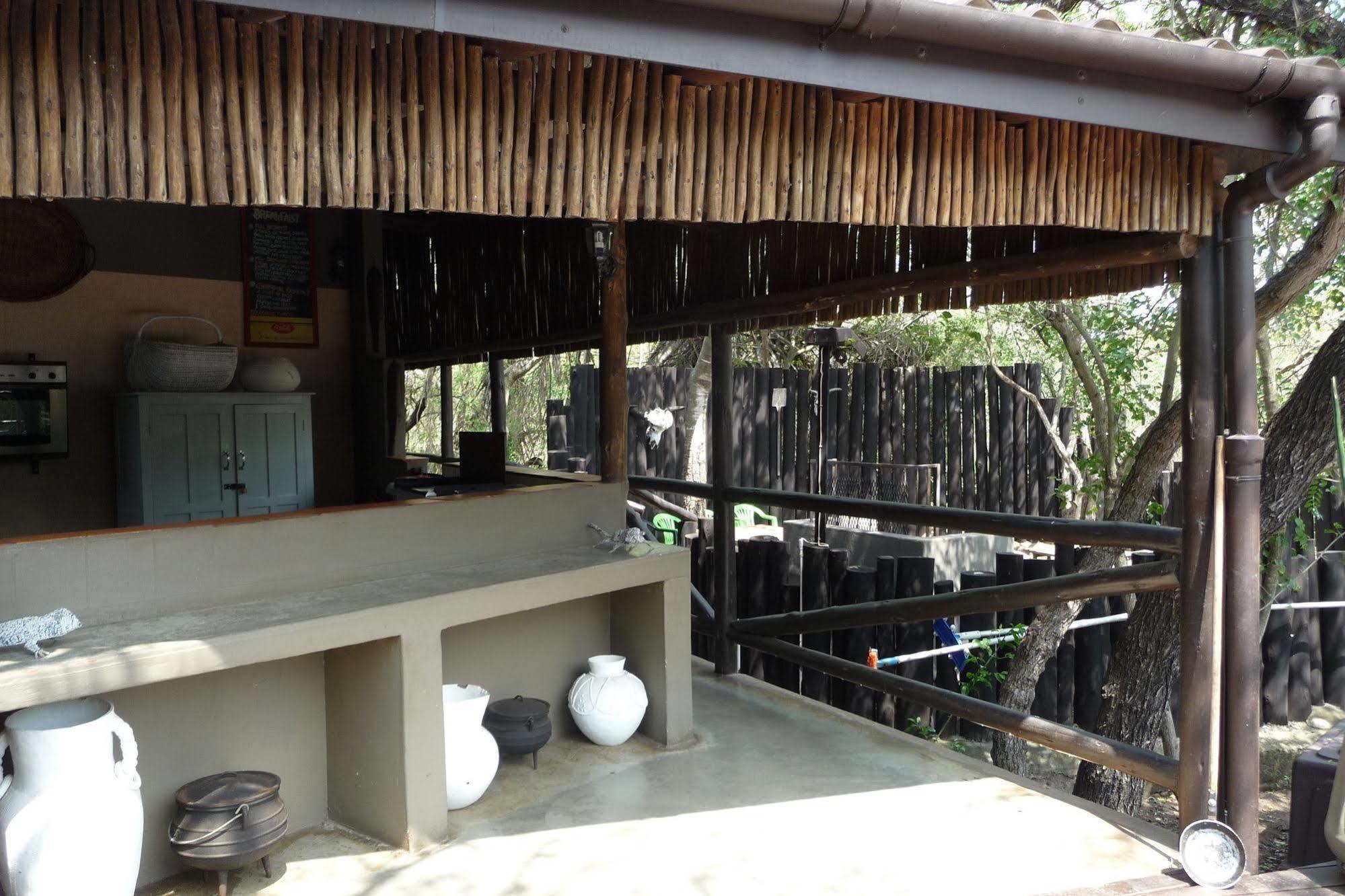 Isinkwe Backpackers Bushcamp Hotell Hluhluwe Exteriör bild